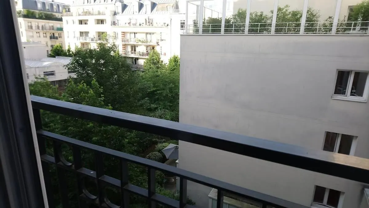 The Unforgetable At Canal De L'Ourcq Paris 0*,